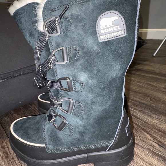 Sorel Black and White Winter Boots for Women - Picture 4 of 6